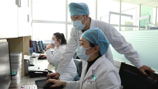 榆林首例即刻种植修复手术在口腔医院顺利完成(图2)