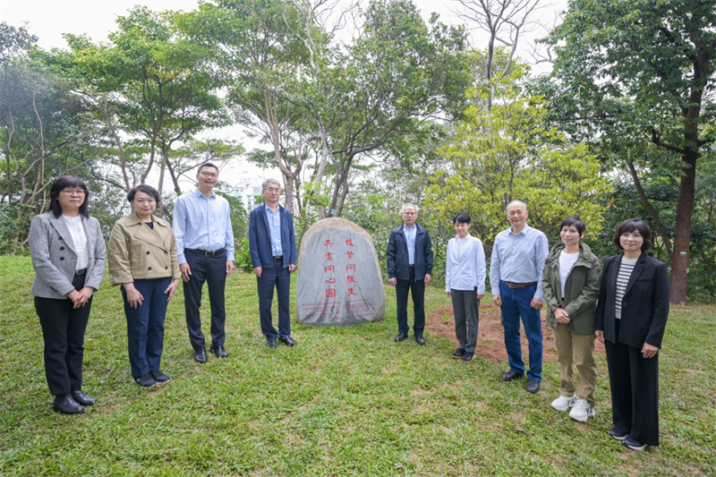 澳门特区行政长官植树节栽种中华楠(图2)