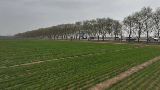ope体育官网甘肃镇原：智慧农机齐上场 蹚出 “农技兴农”新路子(图1)