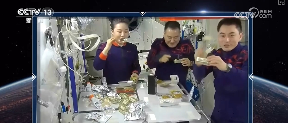 水果冰激凌管够一对一教学……“ope体育网址太空会师”后航天员们忙些啥？(图9)