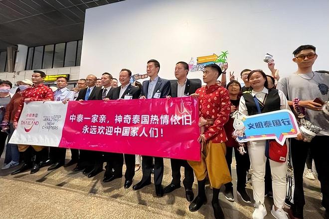 泰国大量水果腐烂只因中文标语惹众怒中国游客：烂光也不买(图5)