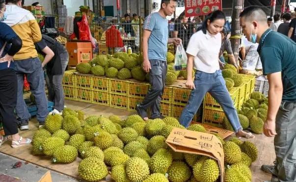 泰国大量水果腐烂只因中文标语惹众怒中国游客：烂光也不买(图7)